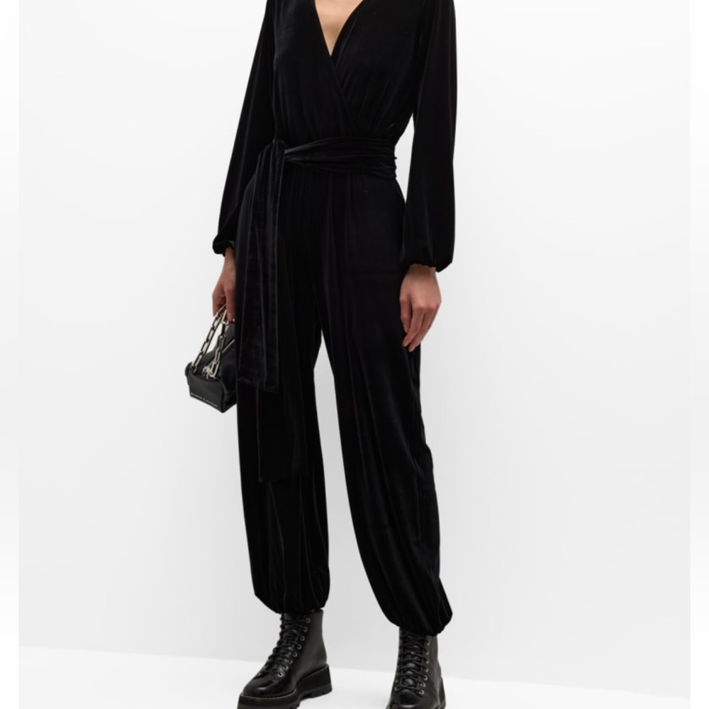 🪅NWT RIVET.UTILITY DAZZLER BELTED VELVET JUMPSUIT IN BLACK GLITTER SIZE L